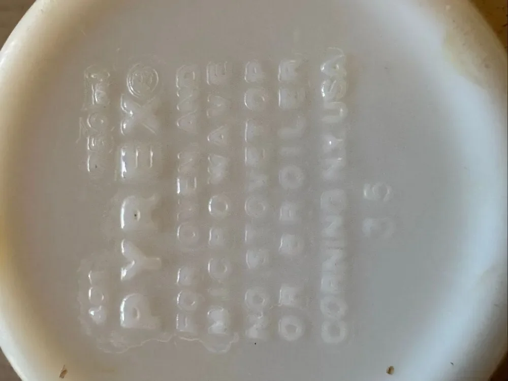 Pyrex Town & Country Cinderella bowl 444 60s Pennsylvania Dutch Old Orchard 472